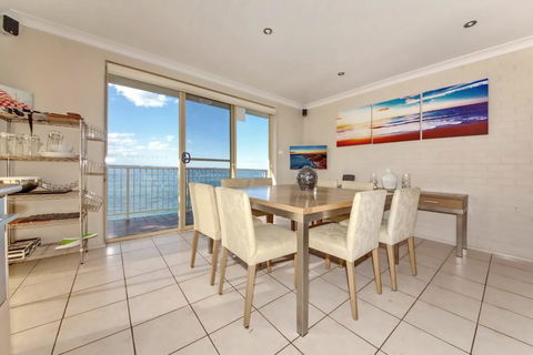 Alcheringa Unit 3 & 4, 32 Sandy Point Road - Accommodation Gladstone 3