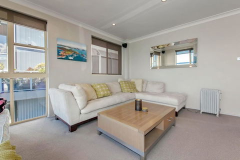 Alcheringa Unit 3 & 4, 32 Sandy Point Road - Accommodation Gladstone 1
