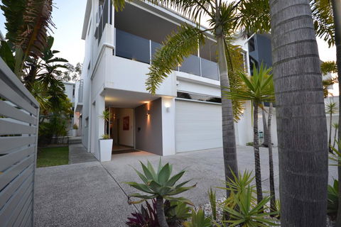 Alex Beach House - Accommodation Gladstone 1