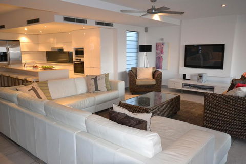 Alex Beach House - Accommodation Gladstone 2