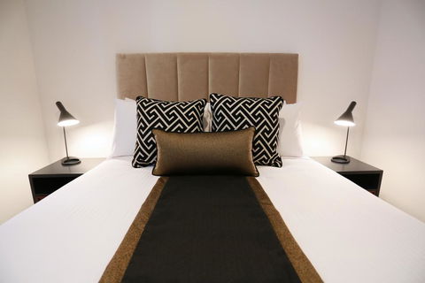 Alex Perry Hotel & Apartments - Accommodation Gladstone 0