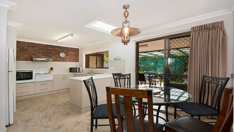 Alexander Palms - Accommodation Gladstone 0