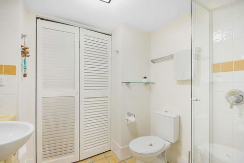 ALEXANDRA BEACH RESORT-ALEX412 - Accommodation Gladstone 2
