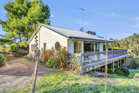 All Decked Out - Accommodation Gladstone 1