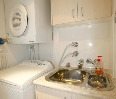 Allamanda U2, - Awesome Location - - Accommodation Gladstone 1