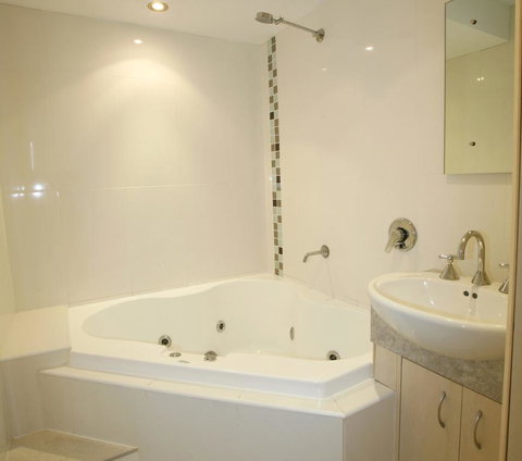 Allamanda U2, - Awesome Location - - Accommodation Gladstone 3