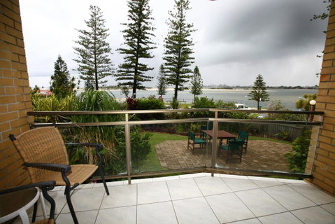 Allamanda U2, - Awesome Location - - Accommodation Gladstone 2