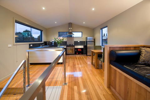 Alofi - Accommodation Gladstone 1