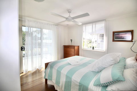 Aloha Alex Beach House Pet-friendly- 450m To The Beach - Accommodation Gladstone 0