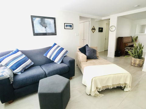 Aloha Alex Beach House Pet-friendly- 450m To The Beach - Accommodation Gladstone 2