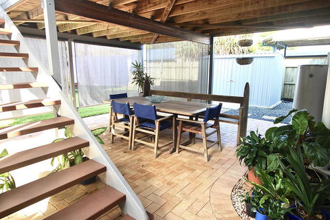Aloha Alex Beach House Pet-friendly- 450m To The Beach - Accommodation Gladstone 1