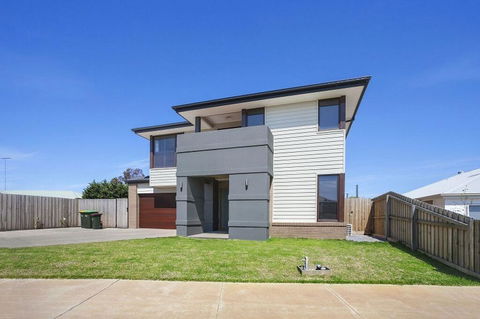 Alyxia Escape 15 - Accommodation Gladstone 1
