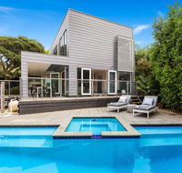 Amalfi Dream - Luxury Villa with Pool and Spa walk to beach and shops - Accommodation Gladstone