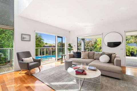 Amalfi Dream - Luxury Villa With Pool And Spa, Walk To Beach And Shops - Accommodation Gladstone 1