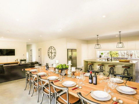 Amaroo - Modern, Luxurious And Chic - Accommodation Gladstone 3