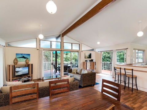 Amaroo House - Accommodation Gladstone 0