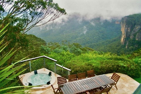 Amaroo Mountaintop Villa - Accommodation Gladstone 1