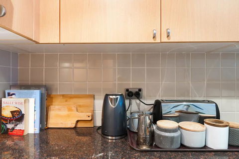 Amazing Studio With Pool In Central Sydney - Accommodation Gladstone 3