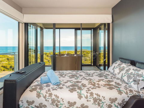 Amazing Views - Accommodation Gladstone 2