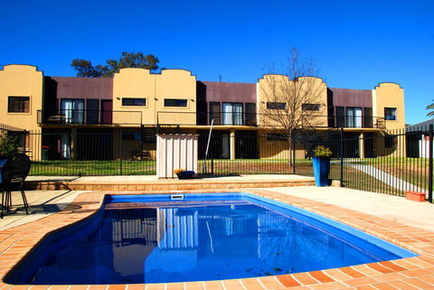 Amberoo Apartments - Accommodation Gladstone 0