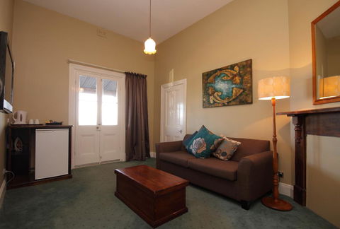 Anchorage Seafront Hotel - Accommodation Gladstone 1