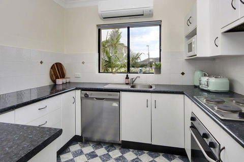 Anchored At South West Rocks - Accommodation Gladstone 2