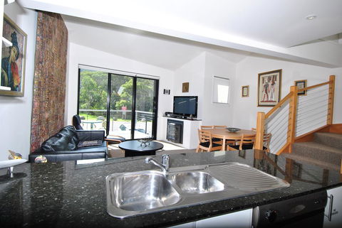 Angala 2 - Accommodation Gladstone 1