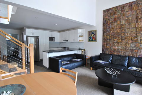 Angala 2 - Accommodation Gladstone 3