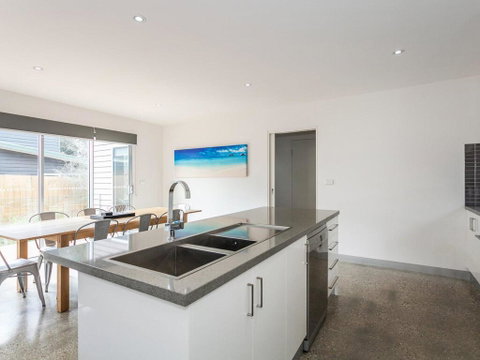 ANGLE BY THE SEA - Anglesea - Accommodation Gladstone 1