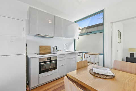 Anglesea River Apartments - Spa Apartment 40 - Accommodation Gladstone 2