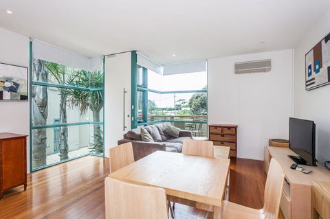 Anglesea River Apartments - Spa Apartment 40 - Accommodation Gladstone 3