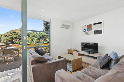 Anglesea River Apartments - Spa Apartment 40 - Accommodation Gladstone 1