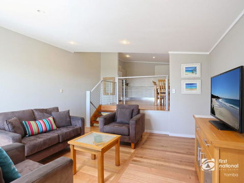 Angourie Blue 1 - Great Ocean Views - Surfing Beaches - Accommodation Gladstone 2