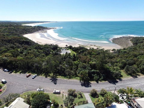Angourie Blue 1 - Great Ocean Views - Surfing Beaches - Accommodation Gladstone 1