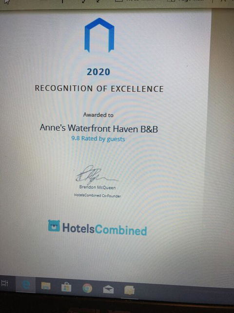 Anne's Waterfront Haven B&B - Accommodation Gladstone 1