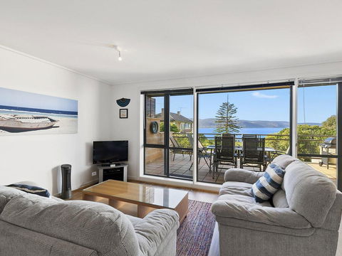 APARTMENT 26 PACIFIC APARTMENTS - Walk To Town - Accommodation Gladstone 0