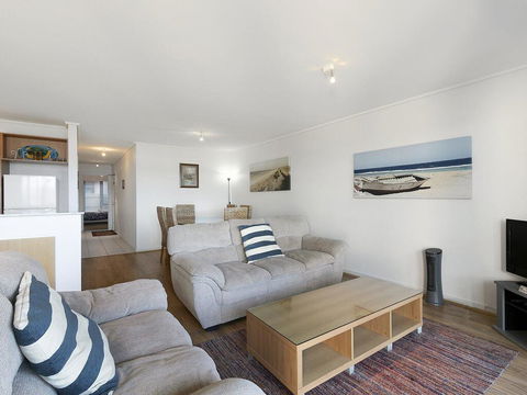 APARTMENT 26 PACIFIC APARTMENTS - Walk To Town - Accommodation Gladstone 3