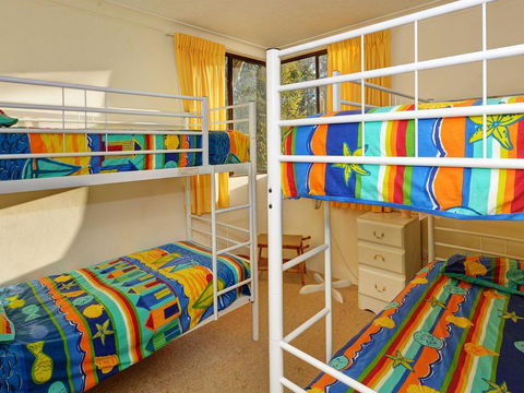 Apartment With Inground Pool - Accommodation Gladstone 1