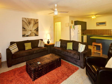 Apartment With Inground Pool - Accommodation Gladstone 0