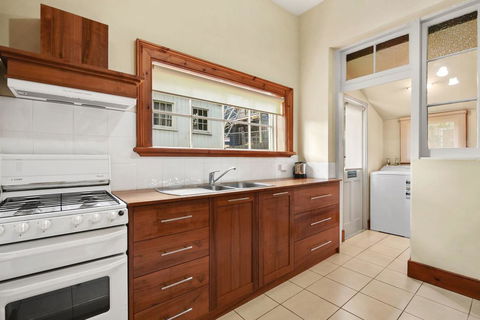 Apartments At York Mansions - Accommodation Gladstone 2