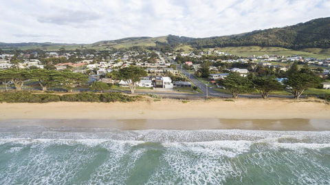 Apollo Bay Beach House - Accommodation Gladstone 1