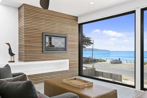 Apollo Bay Beach House - Accommodation Gladstone 0