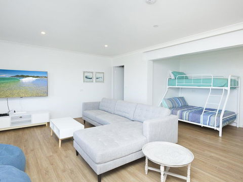 Aqua Palm With Sweeping One Mile Views - Accommodation Gladstone 2