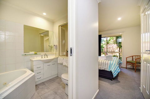 Aqualuna Beach Resort - Unit 25 - Accommodation Gladstone 1