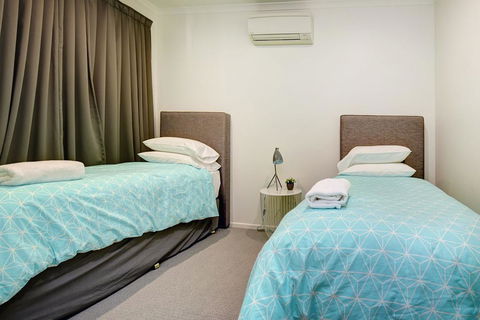 Aqualuna Beach Resort - Unit 25 - Accommodation Gladstone 2