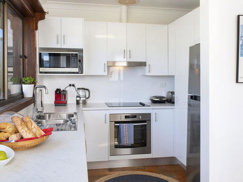 Araluen On Holden - Great Deck With Ocean Views - Accommodation Gladstone 3