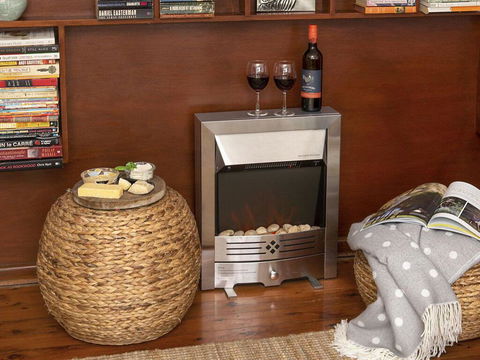 Araluen On Holden - Great Deck With Ocean Views - Accommodation Gladstone 2