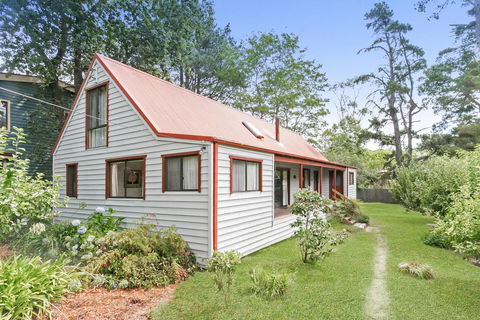 Arcadia Cottage - Accommodation Gladstone 0