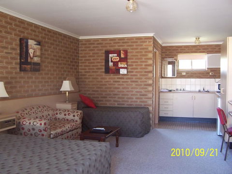 Arcadia Motor Inn - Accommodation Gladstone 0