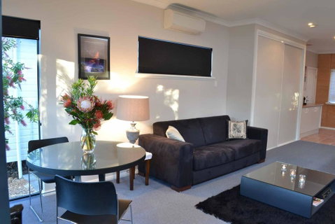 Aroha - Accommodation Gladstone 2